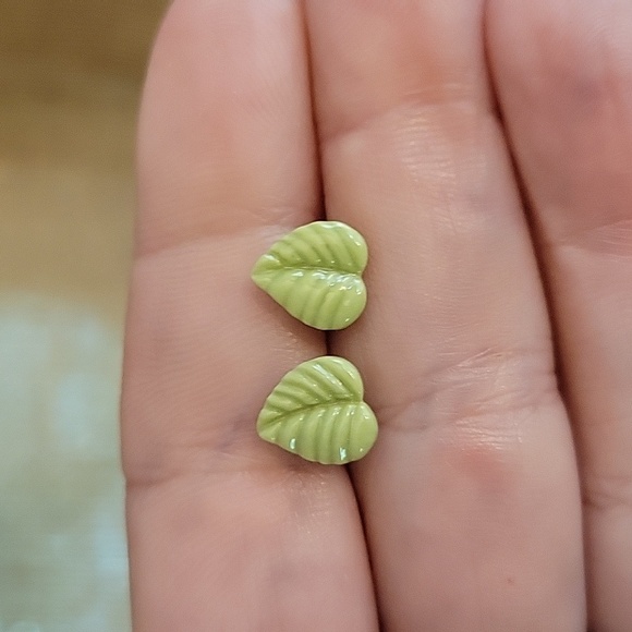 Ceramic Leaf Stud Earrings - Picture 4 of 7